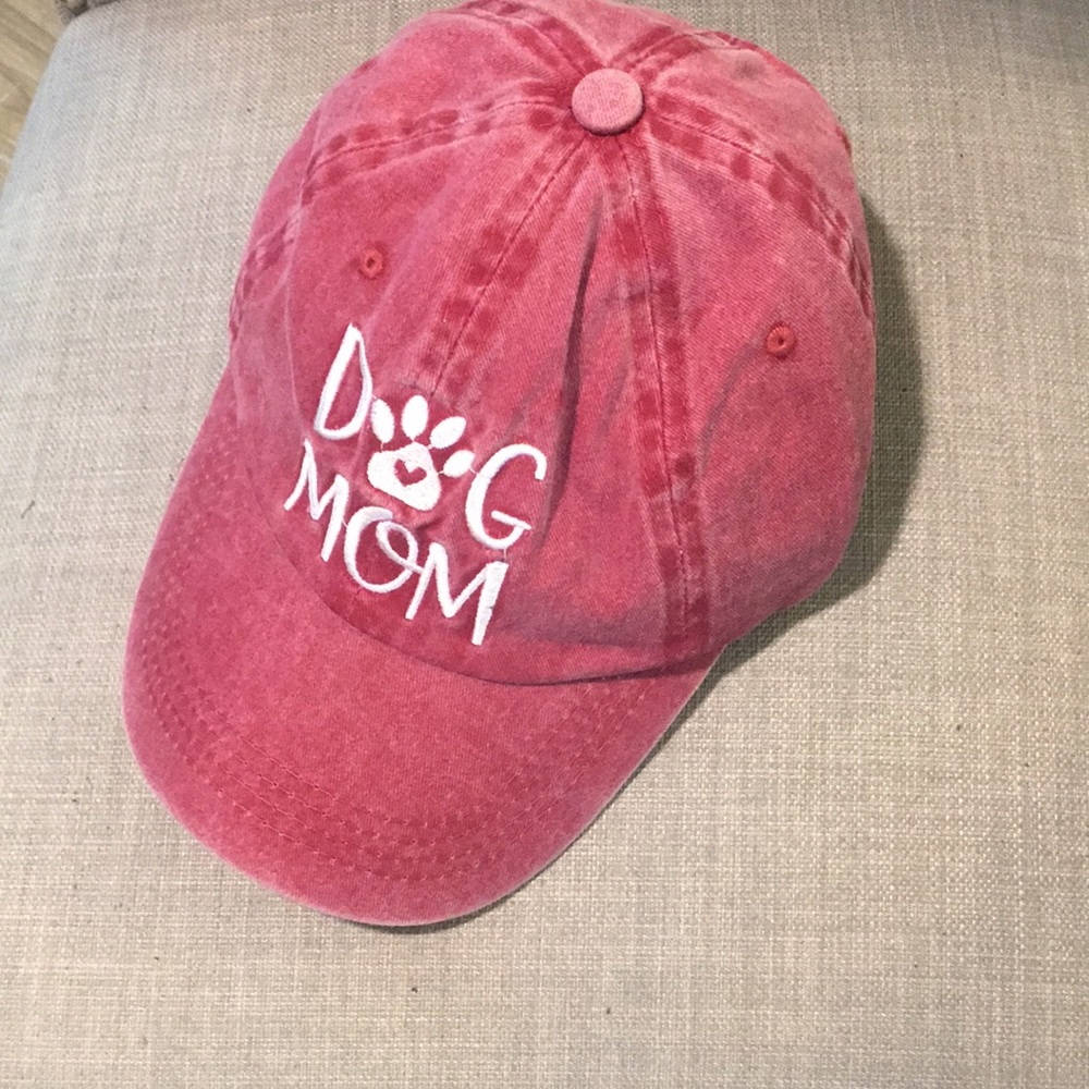 “Dog Mom” baseball cap